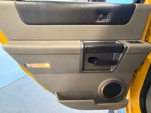 Used 2004 HUMMER H2 w/ Preferred Equipment Group AWD/4WD image 22