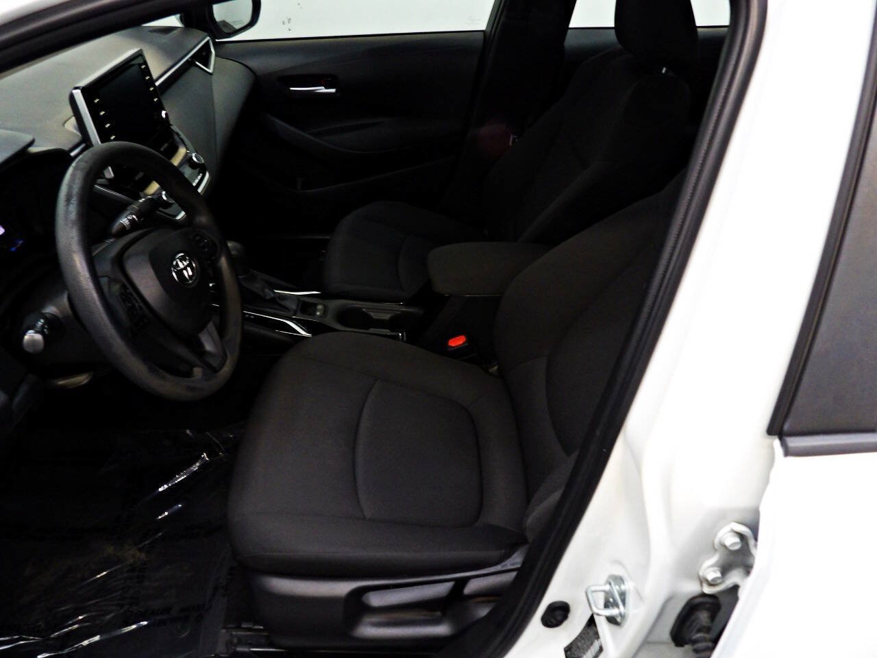 Used 2021 Toyota Corolla LE FWD image 8