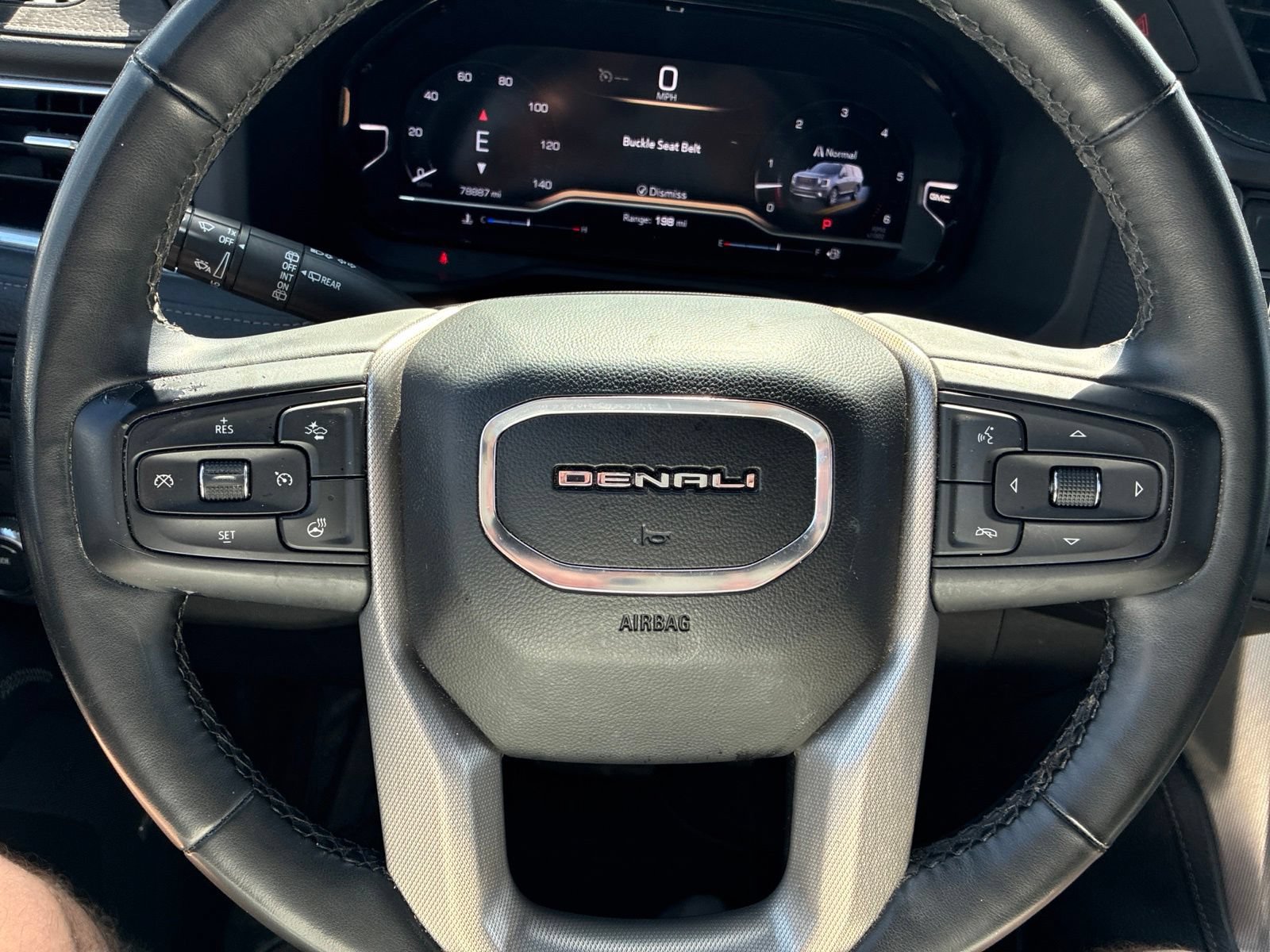 Used 2023 GMC Yukon Denali RWD image 17
