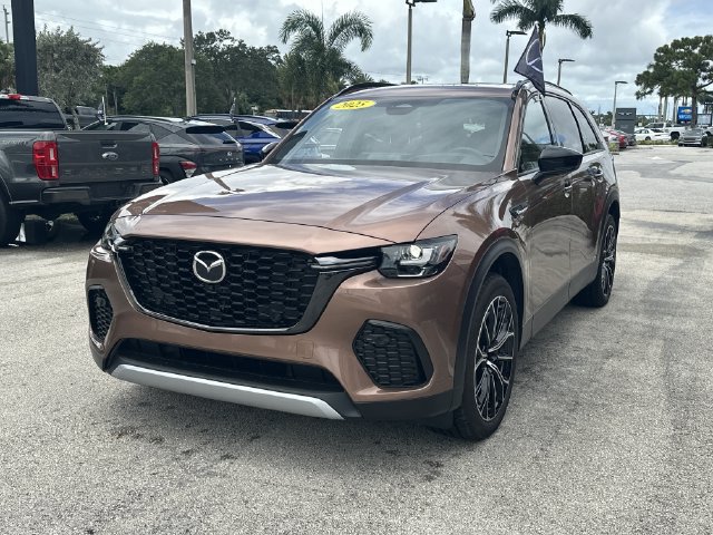 Used 2025 MAZDA CX-70 Plug-In Hybrid w/ Premium Plus AWD/4WD image 2