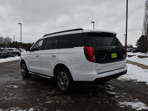 Used 2025 Ford Expedition Active image 4