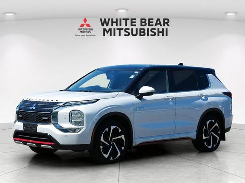 Used 2023 Mitsubishi Outlander SE AWD/4WD image 2