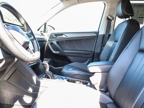 Certified 2022 Volkswagen Tiguan SE image 18