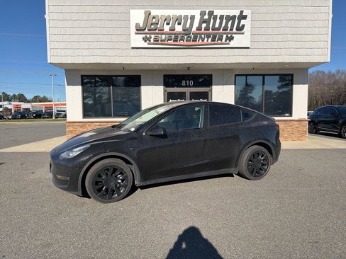 Used 2021 Tesla Model Y Long Range image 1