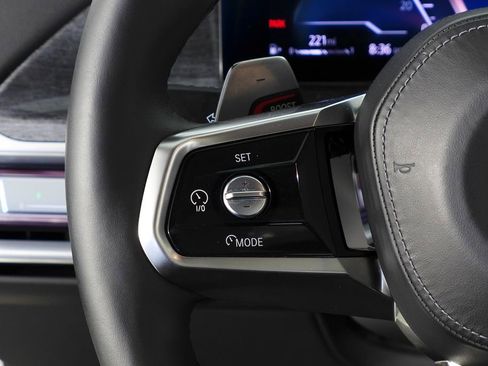 Used 2023 BMW 740i w/ Parking Assistance Package image 29