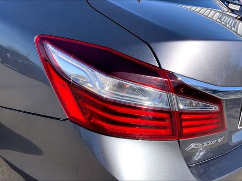 Used 2017 Honda Accord LX image 26