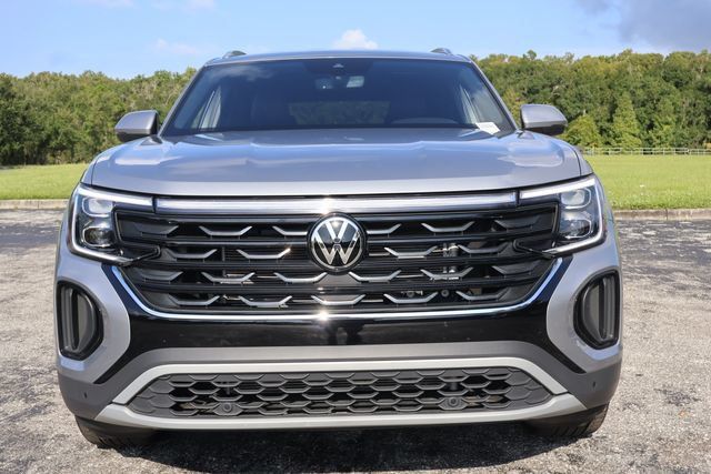 Certified 2026 Volkswagen Atlas Cross Sport SE FWD image 3
