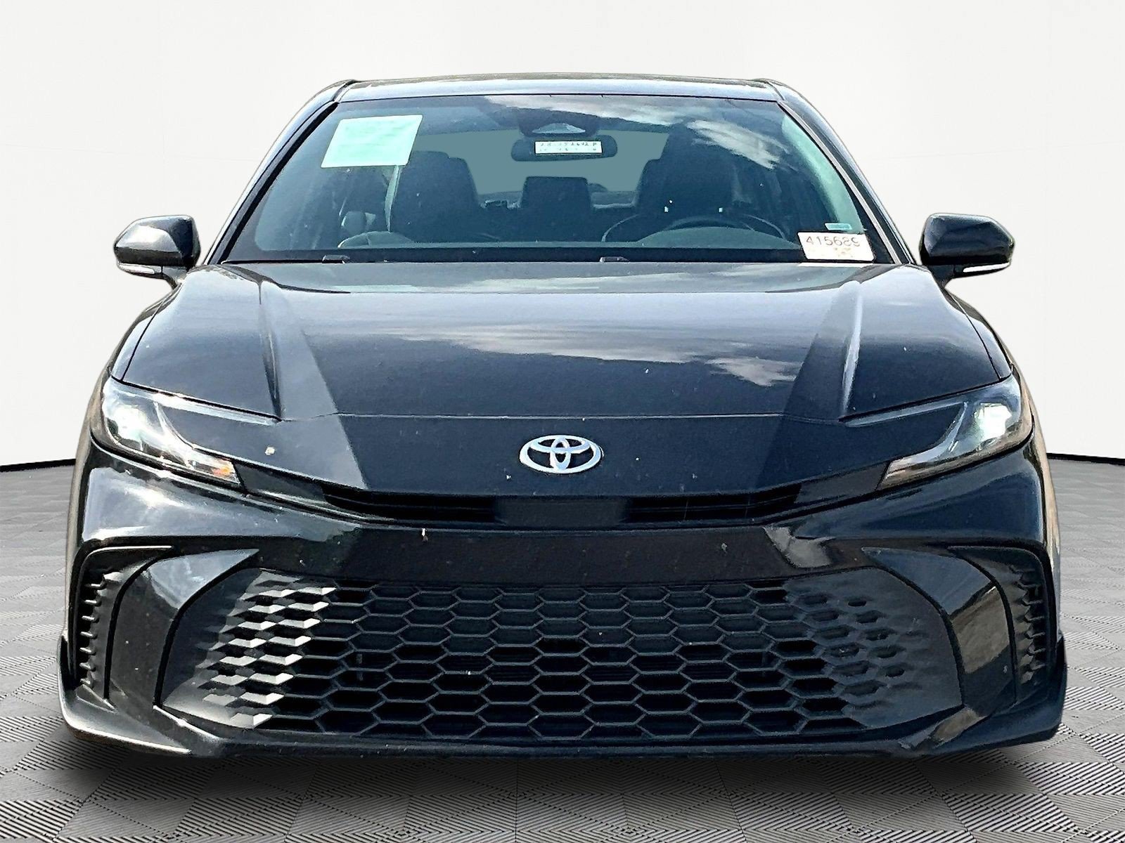 Used 2025 Toyota Camry SE FWD image 2