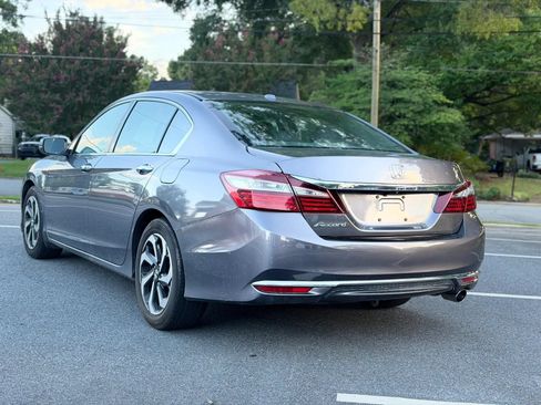 Used 2017 Honda Accord EX image 4