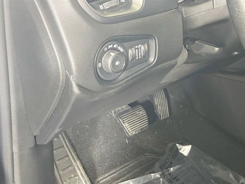 Used 2022 Jeep Renegade Latitude w/ Convenience Group image 10