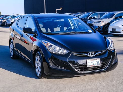 Used 2016 Hyundai Elantra SE FWD image 3