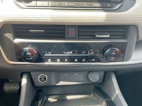 Used 2023 Nissan Rogue SV AWD/4WD image 15