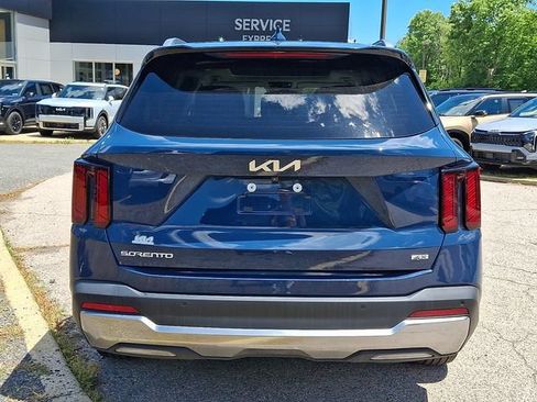 Certified 2024 Kia Sorento S w/ Panoramic Sunroof Package AWD/4WD image 5