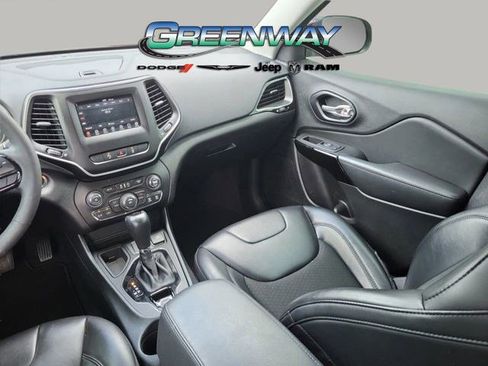 Used 2021 Jeep Cherokee Latitude Plus FWD image 16
