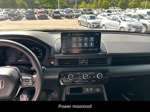 Used 2025 Honda Pilot TrailSport image 11