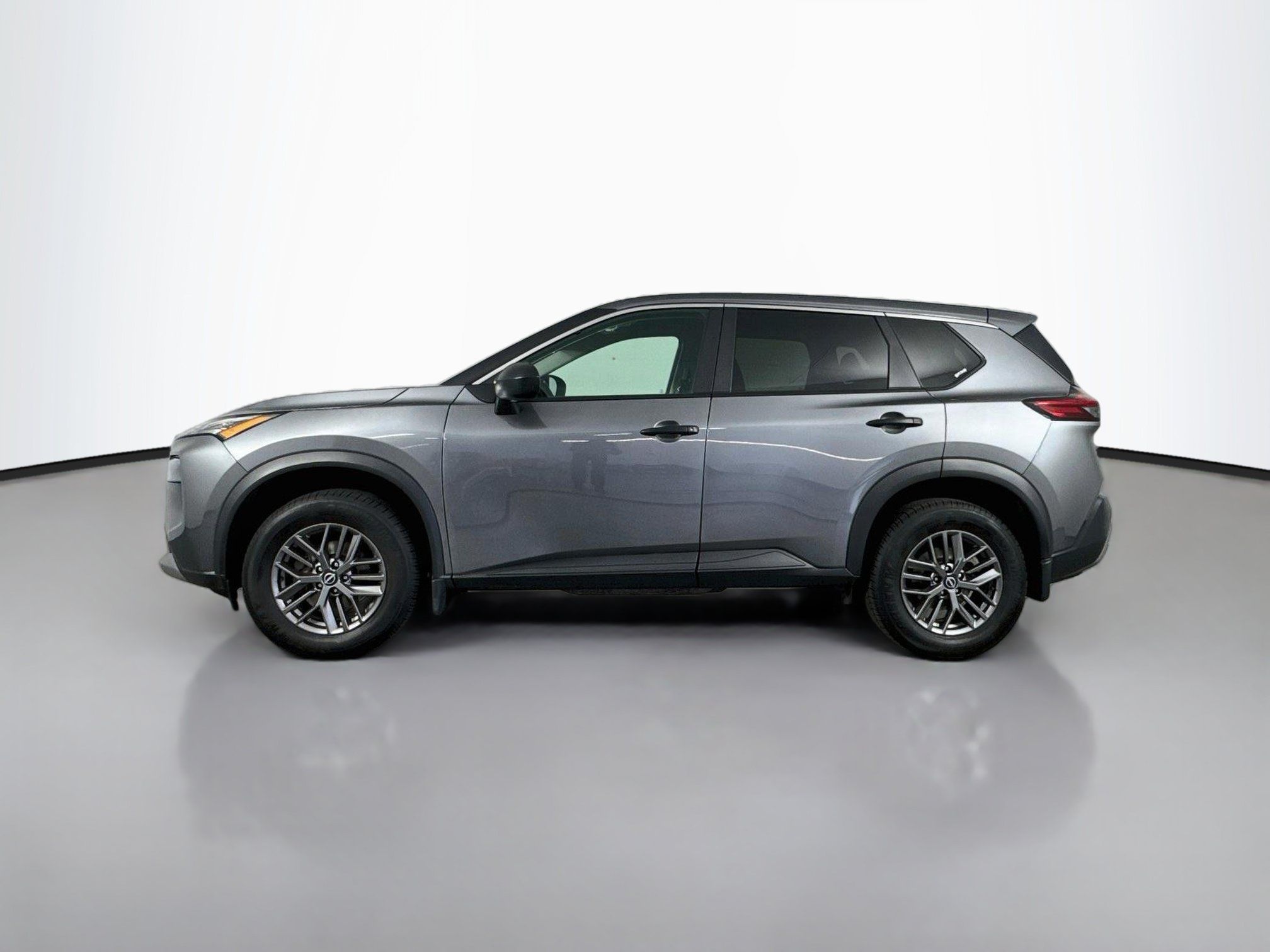 Used 2023 Nissan Rogue S AWD/4WD image 4