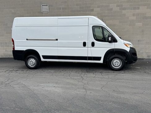 Used 2025 RAM ProMaster 2500 w/ Convenience Group image 2