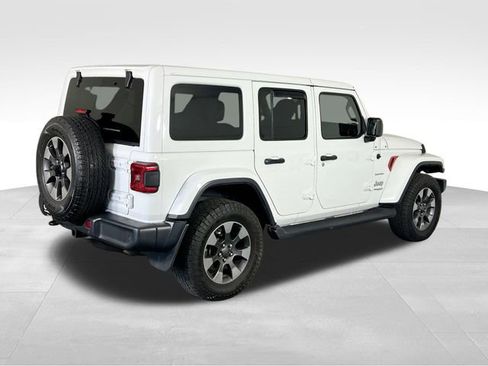 Used 2018 Jeep Wrangler Unlimited Sahara w/ Uconnect 4C Nav & Sound Group AWD/4WD image 17