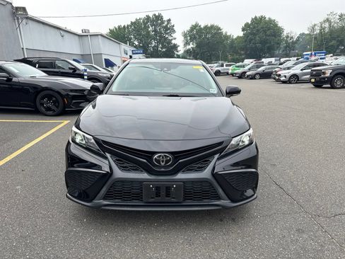 Used 2022 Toyota Camry SE w/ Carpet Mat Package (TMS) FWD image 3
