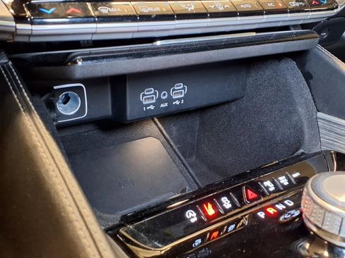 Used 2024 Jeep Wagoneer Series II w/ Flexible Seating Group image 26