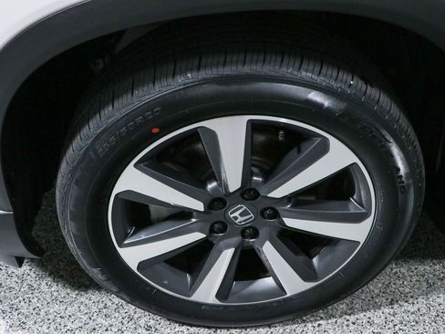 Used 2025 Honda Pilot Touring image 11