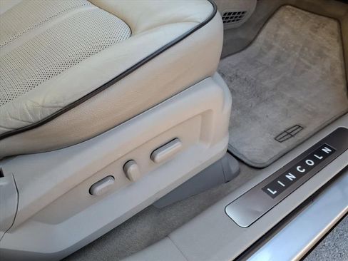 Used 2014 Lincoln MKX FWD w/ Equipment Group 101A image 4