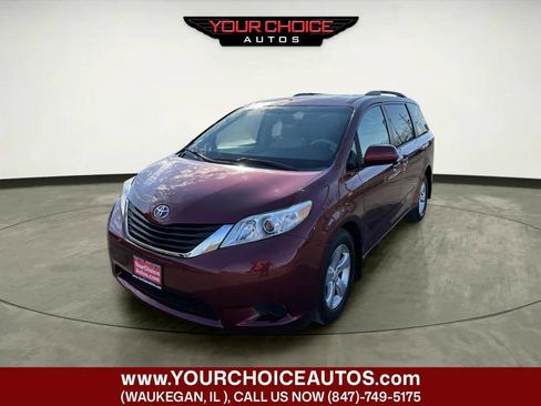 Used 2011 Toyota Sienna LE image 2
