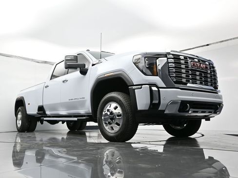 New 2026 GMC Sierra 3500 Denali w/ Technology Package AWD/4WD image 37