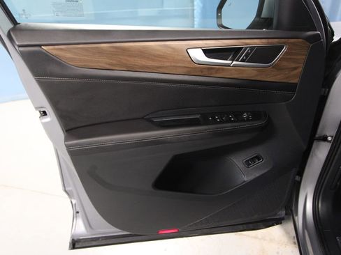 Used 2025 Volkswagen Atlas SE image 5