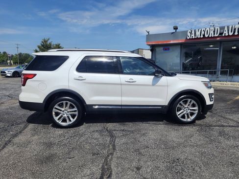 Used 2017 Ford Explorer XLT w/ Equipment Group 202A AWD/4WD image 9