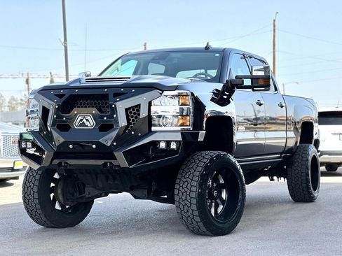 Used 2019 Chevrolet Silverado 2500 High Country w/ Duramax Plus Package image 3