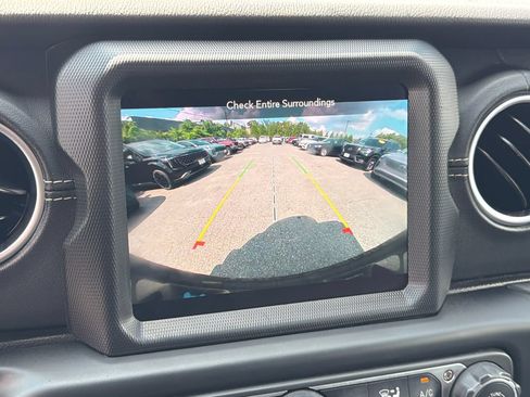 Used 2022 Jeep Wrangler Unlimited Sahara w/ Safety Group AWD/4WD image 29