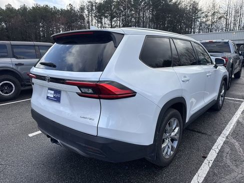 Used 2024 Toyota Grand Highlander Limited image 9