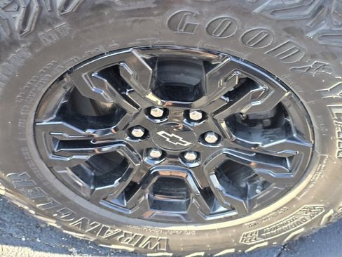 Used 2023 Chevrolet Silverado 1500 ZR2 w/ Technology Package AWD/4WD image 25
