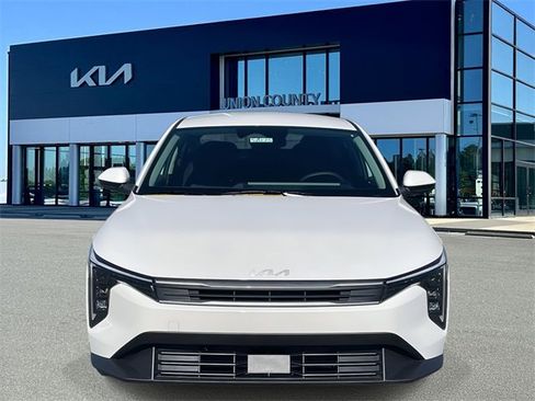 New 2025 Kia K4 LXS image 2