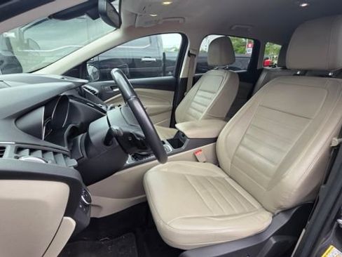 Used 2017 Ford Escape Titanium FWD image 3