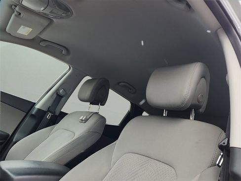 Used 2017 Hyundai Santa Fe Sport image 17