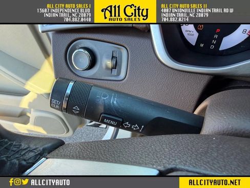 Used 2010 Cadillac SRX Premium image 22