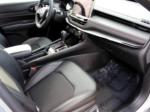 Used 2025 Jeep Compass Trailhawk image 22