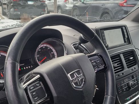 Used 2015 Dodge Grand Caravan SXT image 5