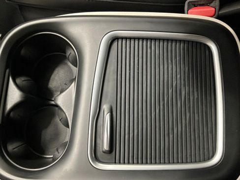 Used 2023 Chrysler Pacifica Touring-L FWD image 19