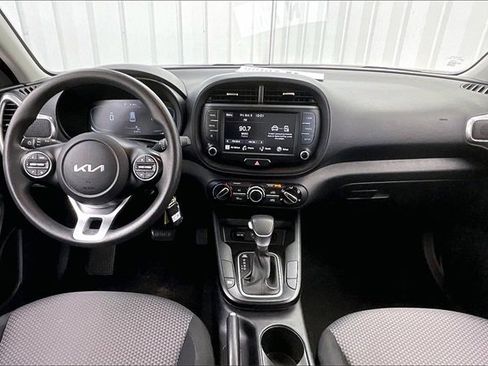 Used 2023 Kia Soul LX w/ LX Technology Package image 14
