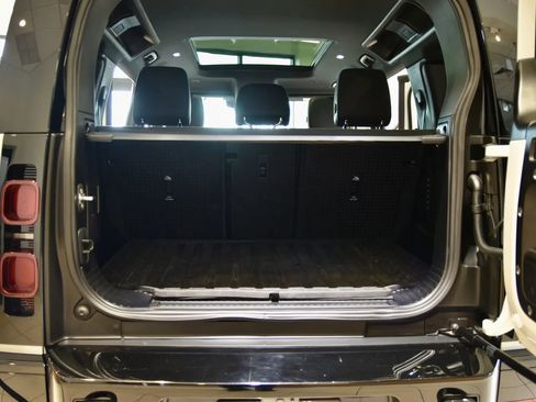 Used 2024 Land Rover Defender 110 X-Dynamic SE AWD/4WD image 27