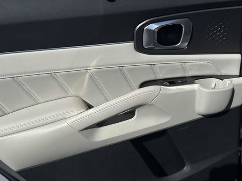 Used 2023 Kia Sorento SX Prestige w/ Panoramic Sunroof Package image 14