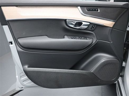 Used 2025 Volvo XC90 B5 Core w/ Protection Package image 20