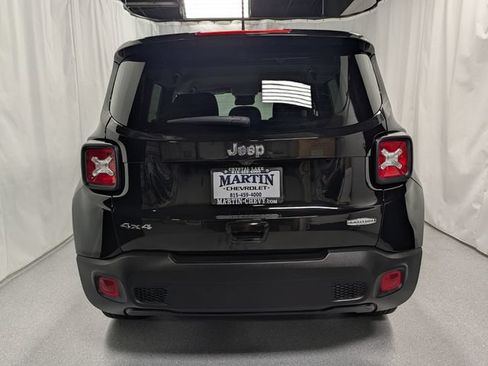 Used 2022 Jeep Renegade Latitude w/ Convenience Group AWD/4WD image 4