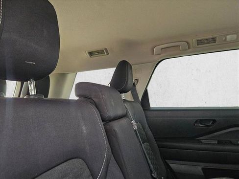 Used 2024 Nissan Pathfinder S FWD image 15