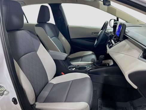 Used 2025 Toyota Corolla LE image 23