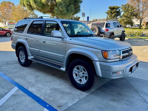 Used 2000 Toyota 4Runner Limited image 5