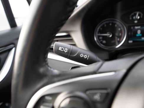 Used 2018 Buick Enclave Essence image 13